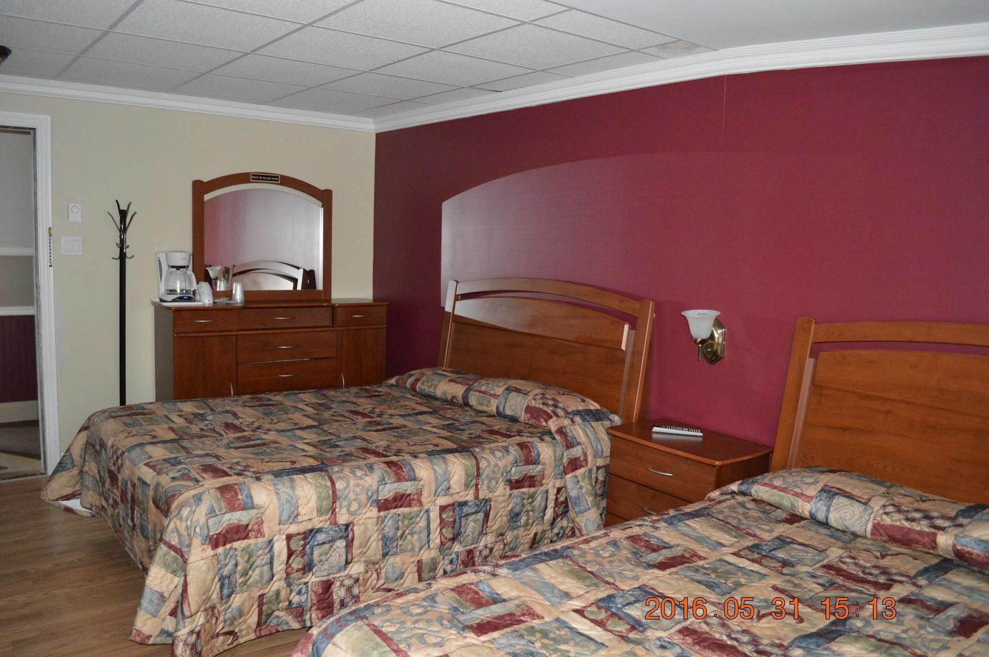 Motel-Auberge Helene Victoriaville Exterior photo