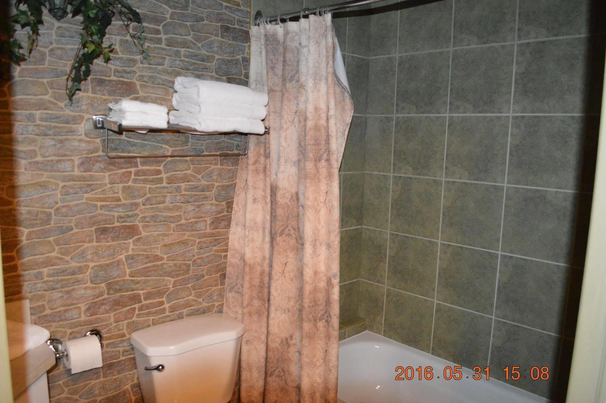 Motel-Auberge Helene Victoriaville Exterior photo